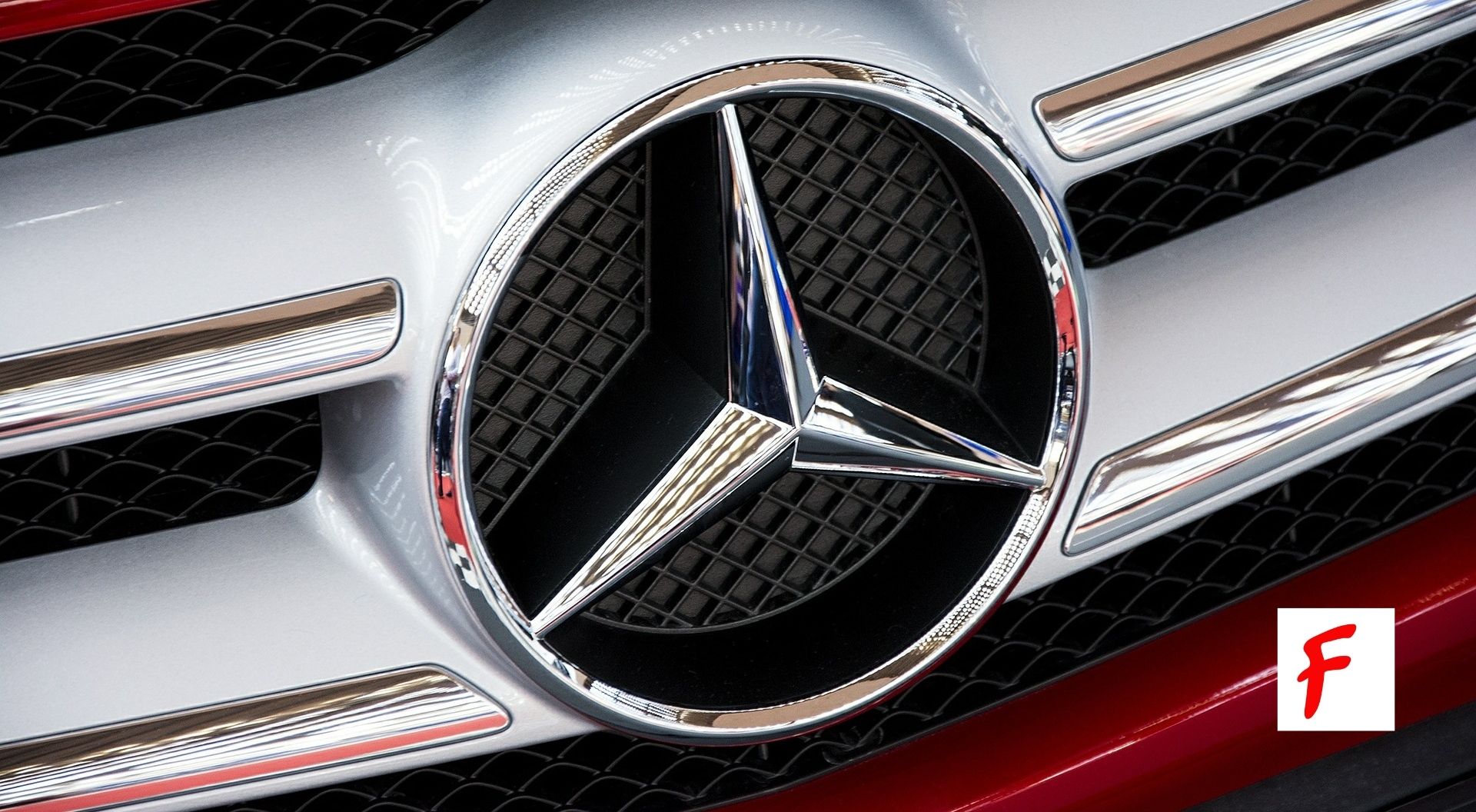 Daimler меняет название компании